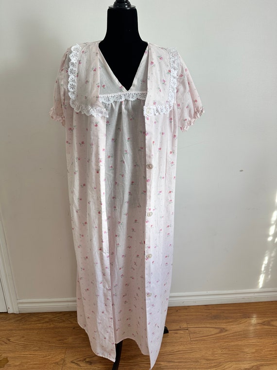 Vintage  pale pink & floral  nightgown  set,size … - image 3