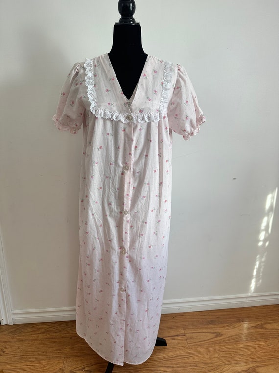 Vintage  pale pink & floral  nightgown  set,size … - image 1