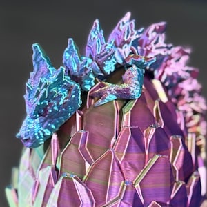 Huevo de dragón de cristal impreso en 3D con carcasa giratoria y dragón articulado. Regalo de fantasía para DnD, jugadores y niños. Tamaño pequeño o grande. Decoración de dragón.