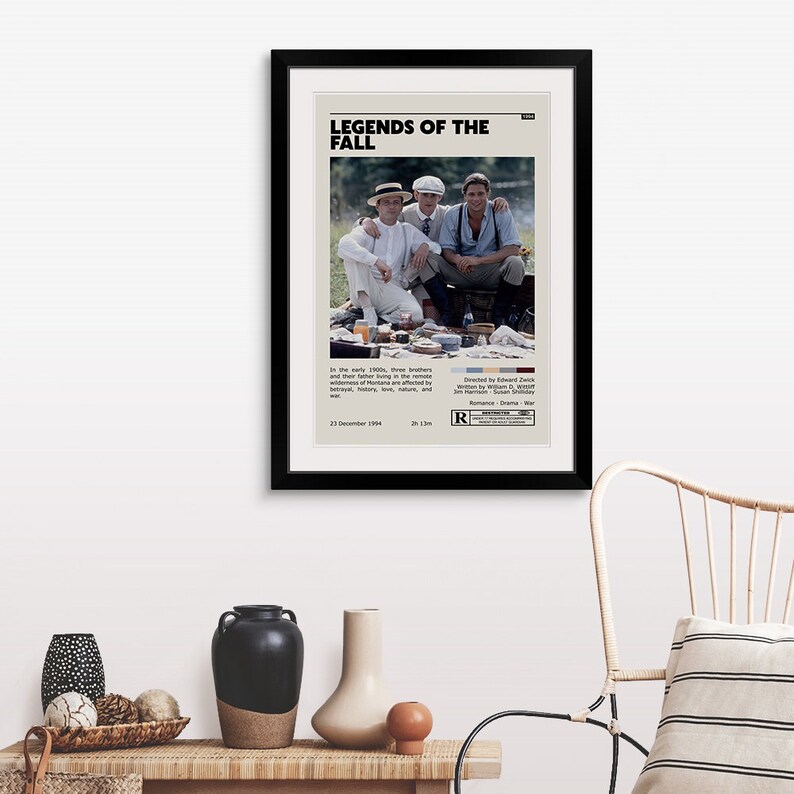 Op de afbeelding: Een vintage filmposter voor de film "Legends of the Fall" met drie mannen in een veld. De poster heeft een zwarte lijst en bevat de titel van de film, de releasedatum en de leeftijdsclassificatie.
