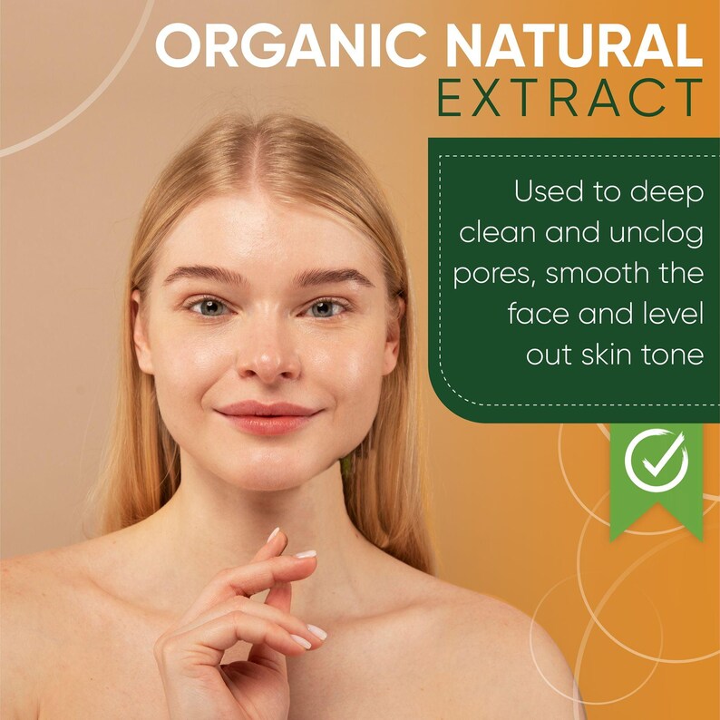 Może przedstawiać: Kobieta o czystej cerze uśmiecha się do kamery. Tekst "ORGANIC NATURAL EXTRACT" znajduje się w g&oacute;rnej części obrazu. Zielone pole z zaznaczeniem i tekstem "Służy do głębokiego oczyszczania i odblokowania por&oacute;w, wygładzenia twarzy i wyr&oacute;wnania kolorytu sk&oacute;ry" znajduje się w prawym g&oacute;rnym rogu obrazu.