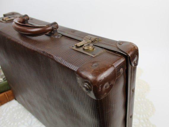 Early Mid Century Gentleman's Travel Suitcase wit… - image 2