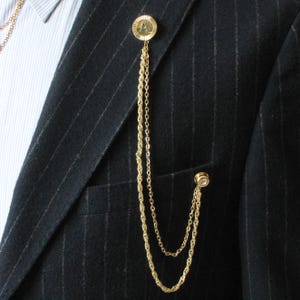 Broche de solapa de cadena hecho a mano y personalizado, alfiler de cuello de chaqueta con letra personalizada, regalo para hombre, accesorio de joyería para padrinos de boda.