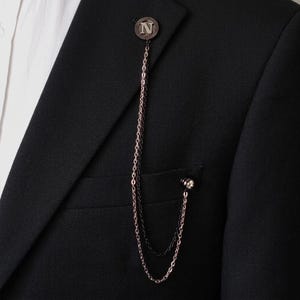 カスタマイズされたハンドメイドのブルーチェーンラペルブローチ