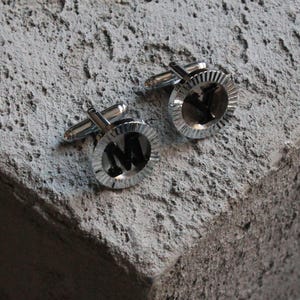 Gemelos con iniciales personalizables hechos a mano, gemelos con letras personalizadas, joyería para hombre, regalos para él, accesorio de boda, regalo para padrinos de boda.