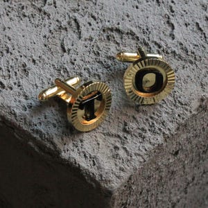 Gemelos con iniciales personalizables hechos a mano, gemelos con letras personalizadas, joyería para hombre, regalos para él, accesorio de boda, regalo para padrinos de boda.