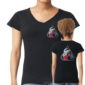 May include: Black V-neck t-shirt featuring a triangular graphic with a moon, red lines, and the text "KICK INNEN". The design is repeated on the back of the shirt. The shirt is made of a soft material.