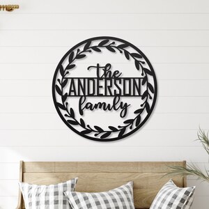 Grinalda de nome da família, sinal de monograma de sobrenome, presente de casais, monograma de videira de metal, decoração de casamento, sinal de metal personalizado moderno