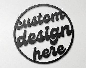 Può includere: Cerchio in metallo nero con il testo "custom design here" in un carattere stilizzato.