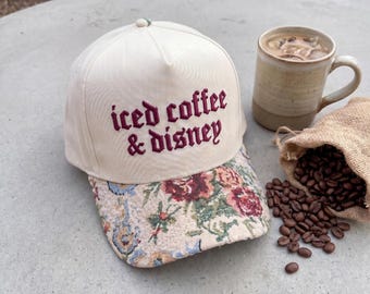 Gorra bordada de café helado y Disney, gorra de tapiz floral vintage, regalo retro para un viaje a Disney, gorra estética cottagecore, regalo para amantes del café helado