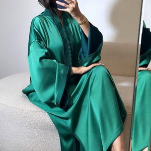 Moroccan caftan in Crepe Cady, Ramadan 2026 kaftan, Moroccan open kimono, Farasha dress, Gandoura, Arabic abaya, Fall_Winter abaya. Emerald Green