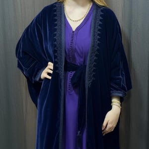 トレンディなモロッコのベルベットカフタン、ラマダン 2025 アバヤ、刺繍カフタン、ニカドレス、結婚式のゲストクフタン、アラビアドレス、彼女へのギフト。
