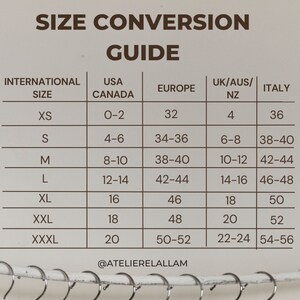 Puede incluir: Tabla de conversi&oacute;n de tallas para ropa. La tabla muestra las tallas internacionales, las tallas de EE. UU./Canad&aacute;, las tallas europeas, las tallas de Reino Unido/Australia/Nueva Zelanda y las tallas italianas. La tabla incluye tallas desde XS hasta XXXL.