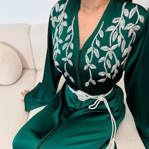 Luxurious Moroccan Hand-Beaded Caftan in Emerald Silk, Embroidered kaftan, Nikah dress, Arabic dress, Kuftan, Gift for her, Abaya.