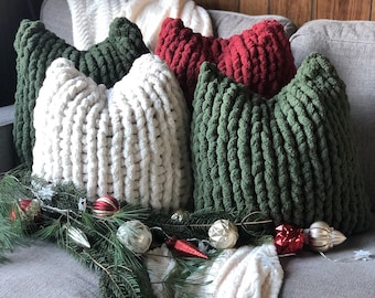 Cozy decorative pillows . Chunky knit pillows . Chunky knit square pillows . 17" knit pillow . Handmade chunky knit pillow . Cozy pillow .