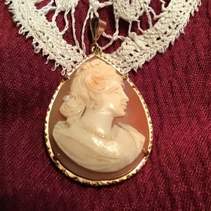 Very Rare c1950 18k Carved Teardrop Cameo Made in Italy