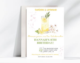 Pode incluir: Um convite de aniversário amarelo e verde com um copo de limonada e uma fatia de limão. O texto diz "Sunshine & Lemonade", "Please join us to celebrate Hannah's 8th Birthday!" e inclui a data, a hora, o local e as informações de RSVP.