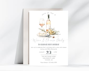 Può includere: Un'illustrazione ad acquerello di un invito a una festa di vino e formaggio. L'invito presenta un bicchiere di vino, una bottiglia di vino, un pezzo di formaggio e dell'uva. Il testo sull'invito recita "Unisciti a noi per una festa di vino e formaggio per celebrare il compleanno di Keri". La data della festa è il 23 agosto alle 17:00. La location è The Matthews Home, 1234 Merlot Lane, Tucson, AZ. Le informazioni RSVP sono "Rsvp Kaitlyn 123.456.6789".