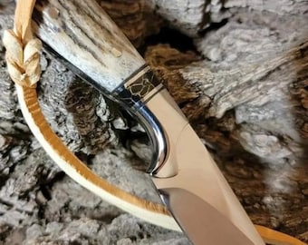 Cuchillo de caza de asta de ciervo hecho a mano: hoja de acero inoxidable