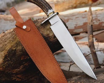 Cuchillo Bowie hecho a mano: una hoja coleccionable única para aventuras al aire libre o como regalo de Navidad.