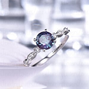 Beautiful Vintage  Alexandrite Stone Ring. Solid Silver 925. Statement Ring. elegant design ring. engagement ring. perfect gift ring for her
