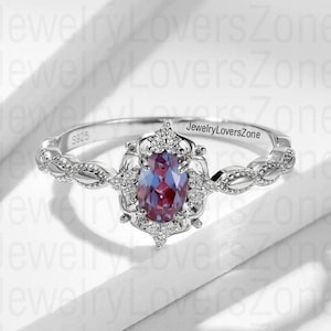 June Birthstone Ring Alexandrite Ring, Solitaire Alexandrite ring, Oval Brilliant Alexandrite Ring, Purple and green Alexandrite Ring