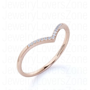 Curved Wedding Band Women Vintage Rose Gold Round Cut Diamond Moissanite Wedding Band Unique Round Shaped Bridal Stacking Promise Gift