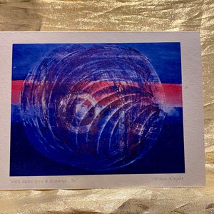 Het verspreiden van liefde over de hele planeet milieuvriendelijke, kleine batchproductie, lokaal gemaakte kunstkaarten.