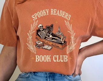 Camiseta de lectura de esqueleto de colores cómodos, camiseta gótica del club de lectura de Halloween