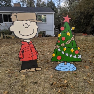 Charlie and Friends Christmas Tree Yard Set Christmas Decor - Etsy