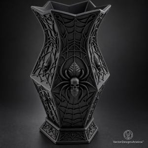 Close detail of the Noctara vase's skull-bodied spider, raised web pattern, ornate base, and matte PLA texture.