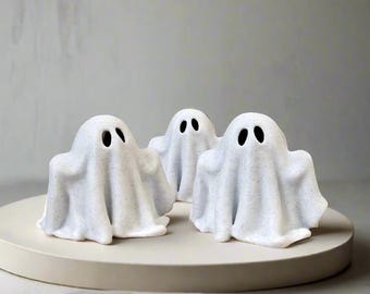 Pequeño fantasma elegante: decoración minimalista de Halloween, acento espeluznante impreso en 3D