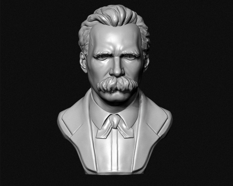 Puede incluir: Un busto de escultura gris de un hombre con bigote. La escultura es detallada y realista, capturando los rasgos faciales del hombre.
