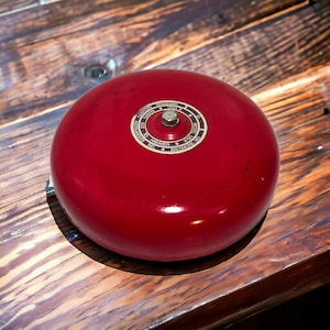 Vintage 1970s Universal Security Instruments Model US-8 8" Alarm Bell – 6V DC Wall Mount – Tested & Working – Rare Vintage Find