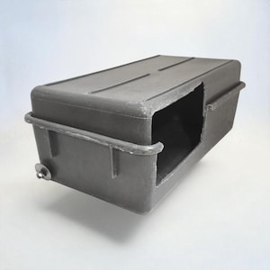 Refurbished Plastic Rabbit Nest Box – Weather-Protective, Locking Cage-Mount – Short Version