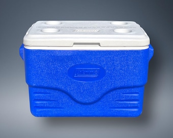 2004 Coleman 48 Qt Cooler Model 6283 – Blue/White Vintage Ice Chest – Made in USA – Cup Holders + Fish Ruler on Lid – Clean