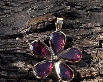 Antique Georgian Foil Back Flat Cut Garnet Pansy Pendant