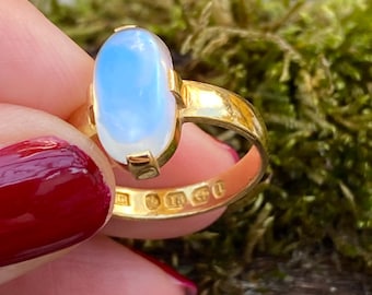 Antico anello in pietra di luna in oro 18 carati, stile Arts and Crafts inglese del 1916