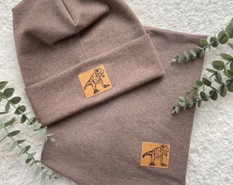 Hipster Beanie und Dreieckloop - Dino Label nach Wunsch - Farbwahl - Früherjahr - Übergang - Sommersweat - Junge - Mädchen - Unisex