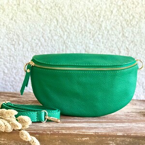 Sac banane vert cuir nappa sac ceinture sac à bandoulière crossbody avec bretelles interchangeables à motifs cadeau mousqueton couleur or pour elle Grün 1