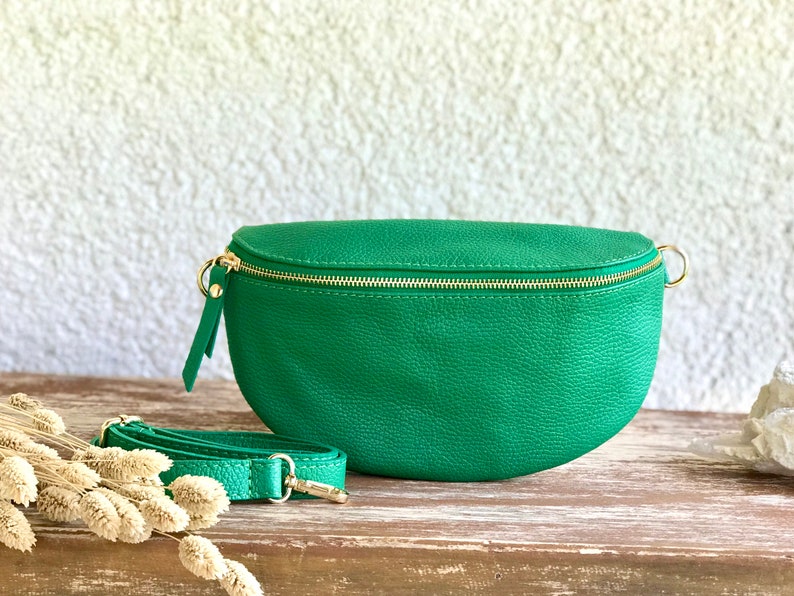 Sac banane vert cuir nappa sac ceinture sac à bandoulière crossbody avec bretelles interchangeables à motifs cadeau mousqueton couleur or pour elle Grün 1