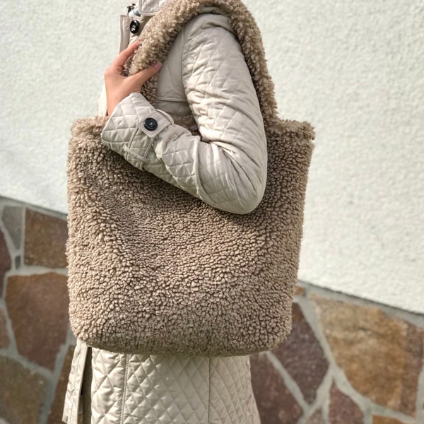 Teddy Fell Plüsch Schultertasche Felltasche  Shopper Beuteltasche Lammfell-Optik im Boho Stil XL Made in Italy Geschenk für Sie Wintertasche