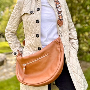 Half Moon Umhängetasche XXL Leder-Bananentasche Halbmond Crossbody XXL Maxi Nappaleder Ledergurt gemusterten Wechselgurt Geschenk für Sie