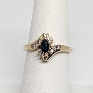 10K Yellow gold Sapphire & Diamonds ring size 5.5