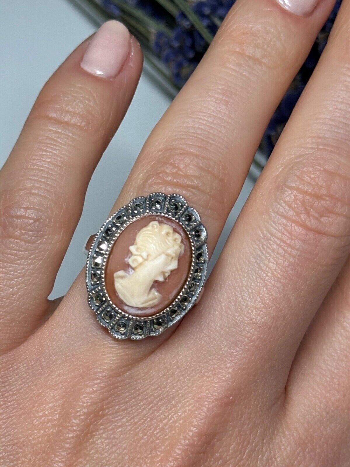 Bague Ancienne En Argent Massif Avec Camée Et Marcassite - Taille 57 - Forme Ovale - Bijou Vintage