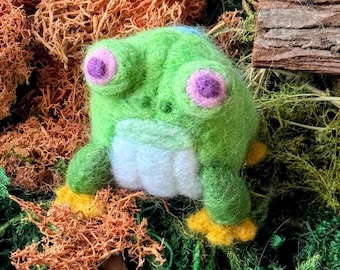 Needle Felted Frogbert Figurine: Handmade Wool Palia Game Decor