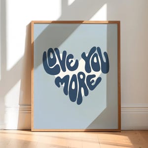 Impresión Blue Love You More, arte de pared femenino, arte de pared maximalista, decoración de dopamina, arte del día de San Valentín, decoración de apartamentos universitarios, descarga digital