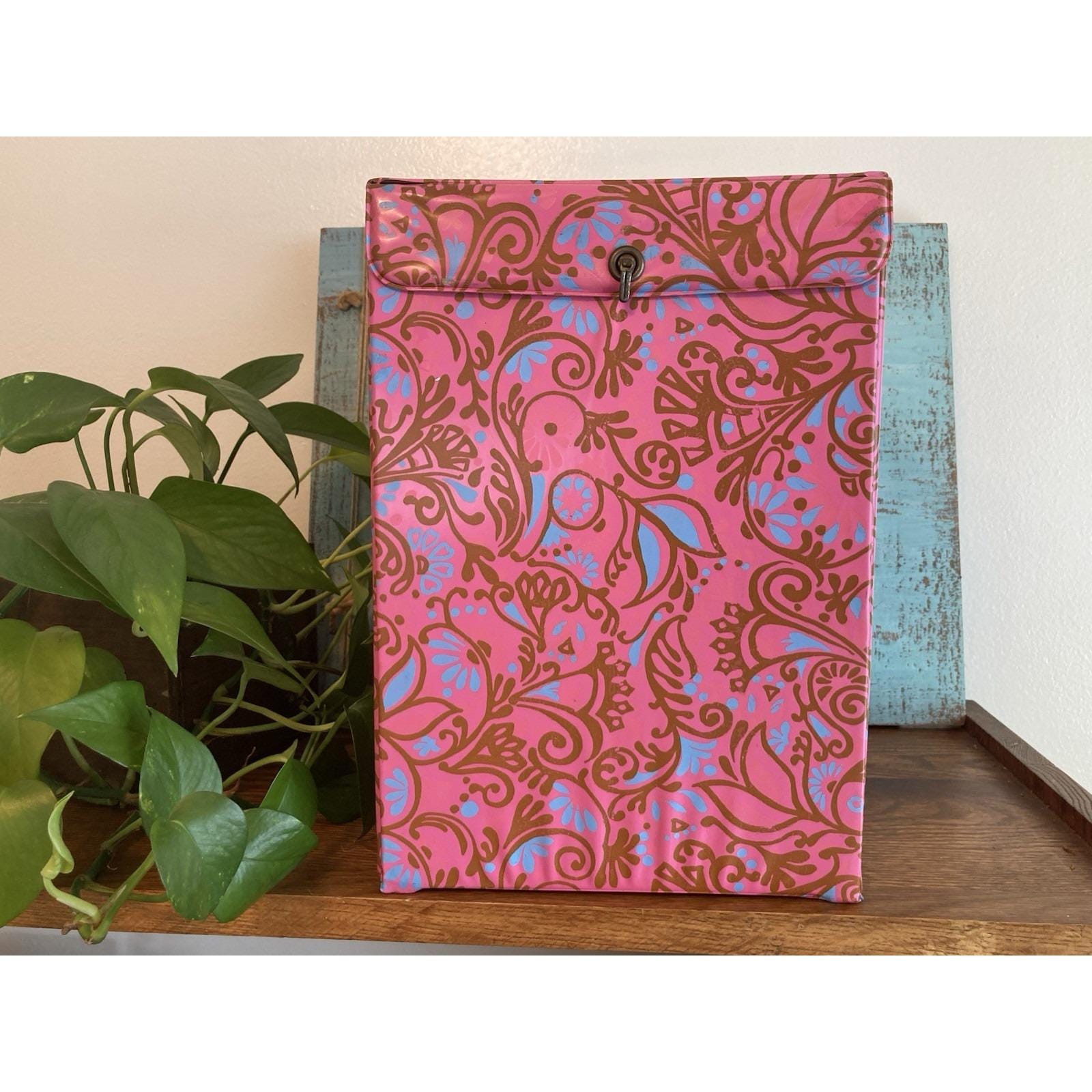 Boîte Vintage Années 60 Pour Perruque Rose Motif Paisley - Avec Tête De Mannequin Intégrée