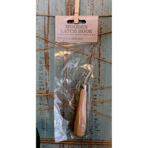 Darice Wooden Latch Hook 6.5”