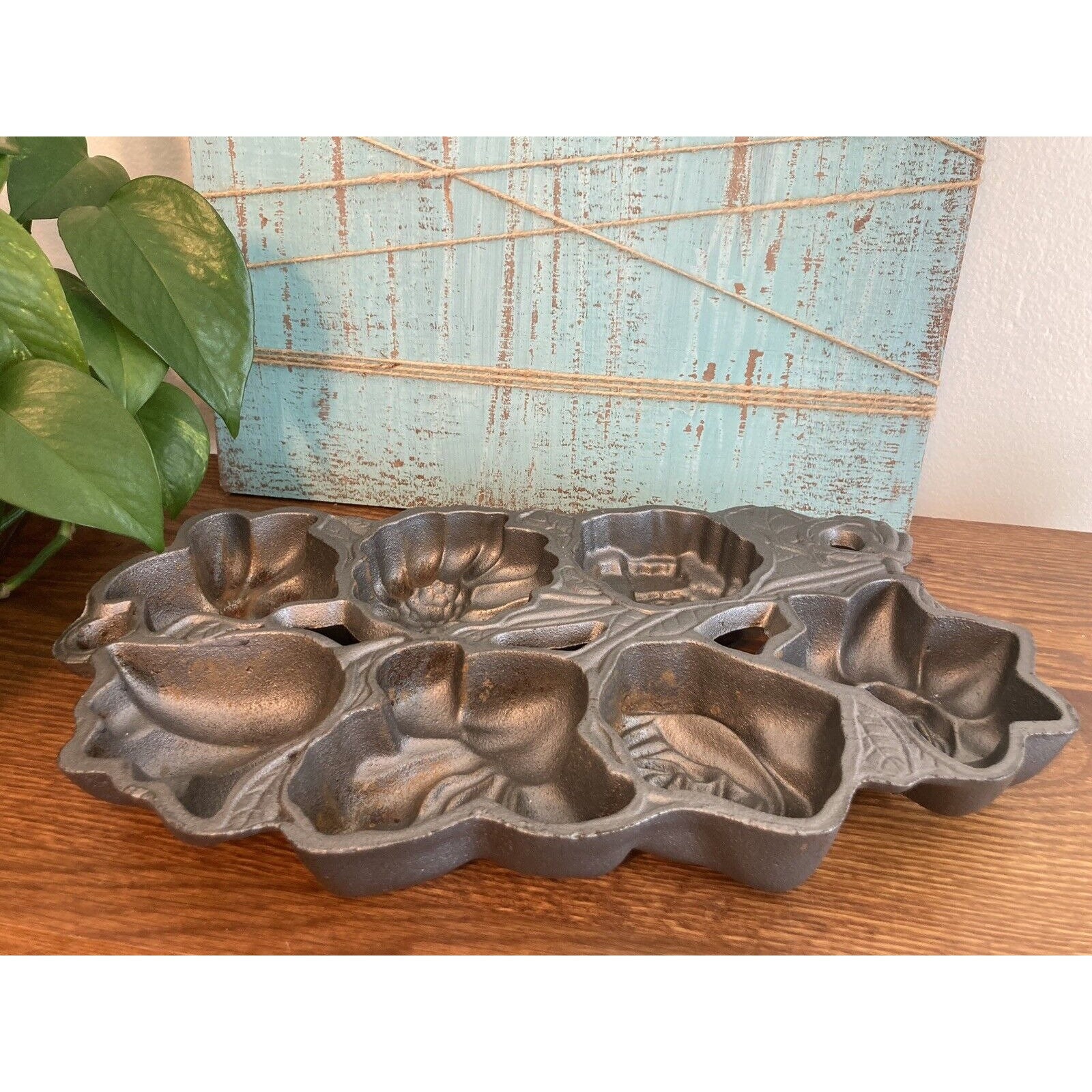John Wright Cast Iron Flowers Mold Muffin Cake Pan Vintage 1991